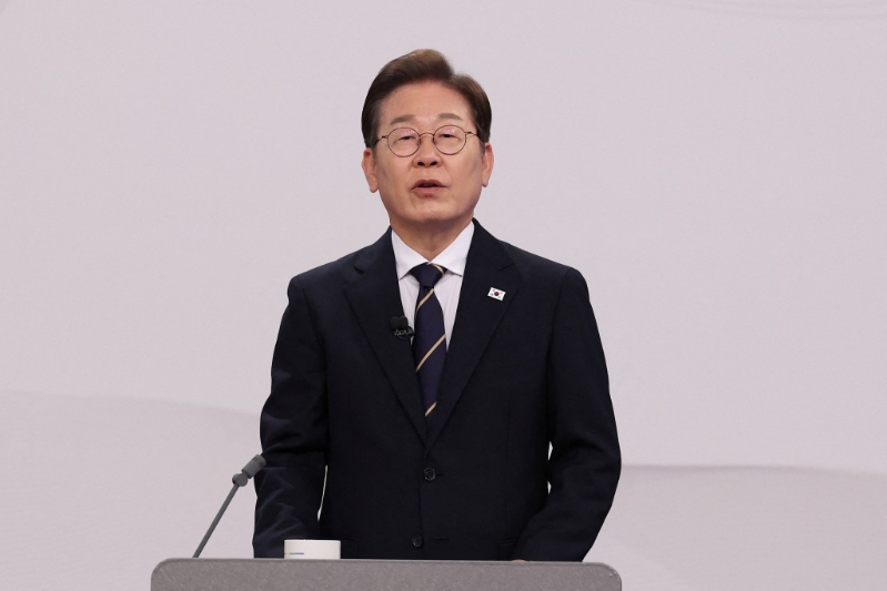 民调领先的在野共同民主党候选人李在明。路透社